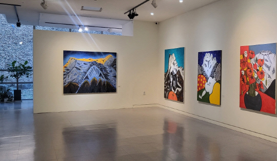 스페이스 오렌지해어에서 오는 13일부터 열리는 최동열 'Himalayas' 전시 전경. 웨이브아이 제공